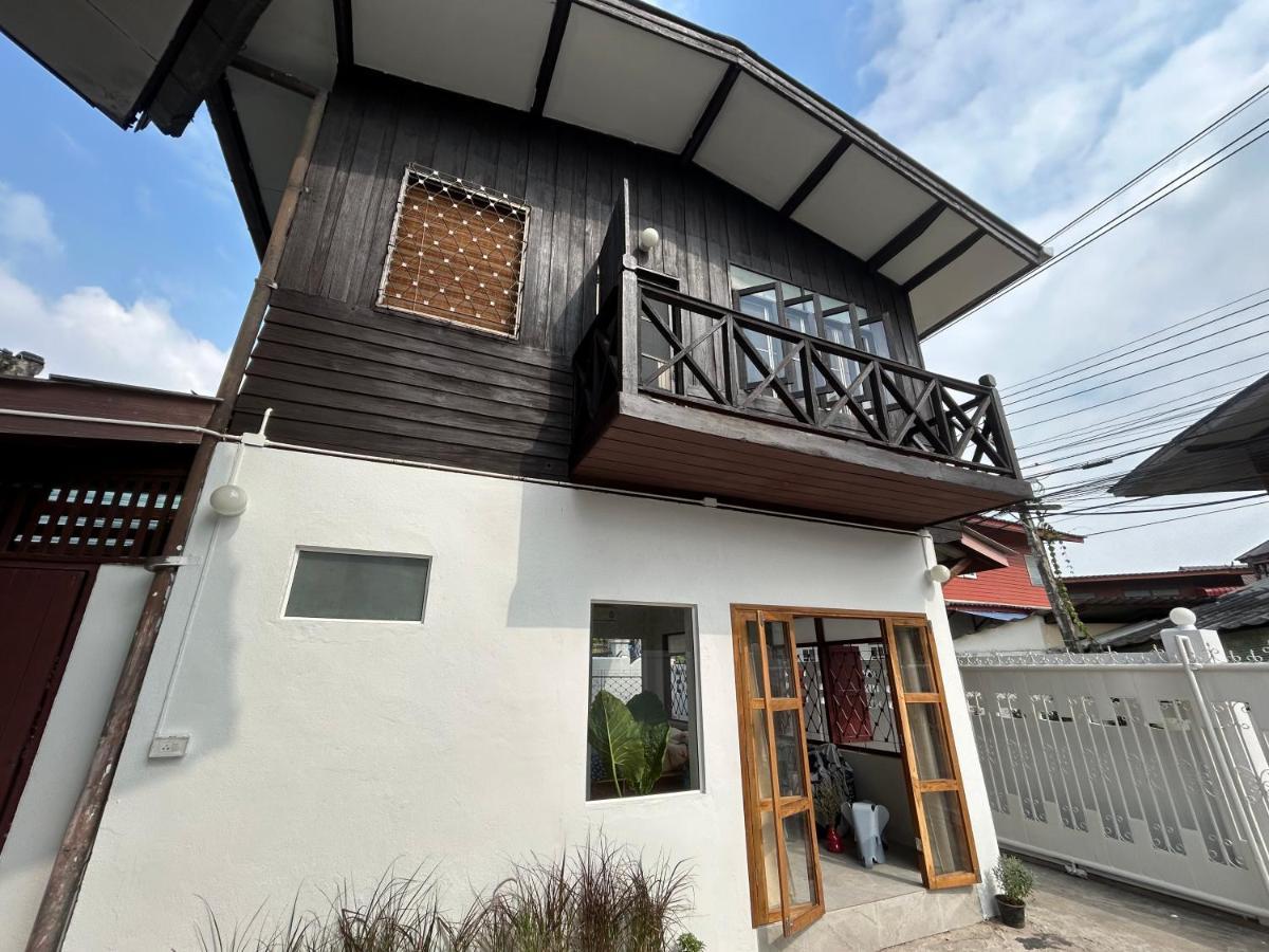 Cozy Villa In Chiangmai Old Town 치앙마이 외부 사진
